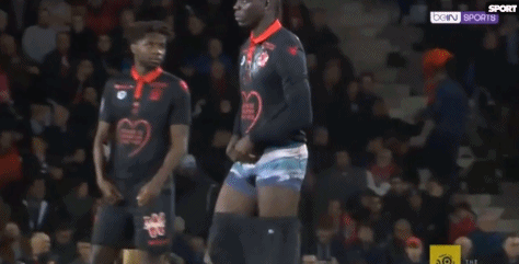 国脚助攻完成制胜球，球迷沸腾