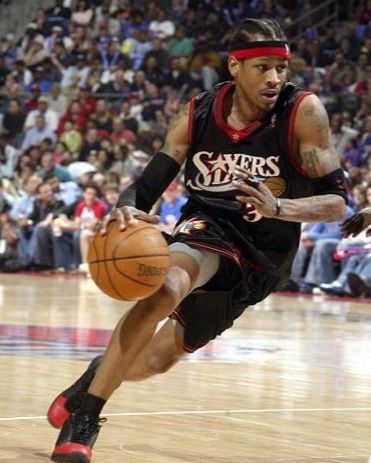 他真把足球踢成艺术了（他用脚步谱写足球的艺术）