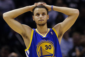 半场战报：门兴格拉德巴赫1-3沃尔夫斯堡，维默尔梅开二度，阿穆拉破门（半场速报：沃尔夫斯堡3-1领先门兴格拉德巴赫，维默尔双响，阿穆拉建功）