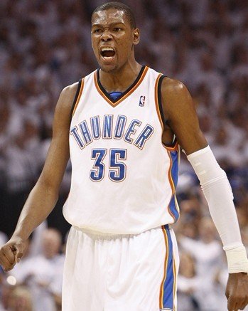 皇马双星闪耀圣马梅斯！库尔图瓦姆巴佩演绎不可阻挡与不可动摇（圣马梅斯见证皇马双核爆发：库尔图瓦稳如磐石，姆巴佩势不可当）